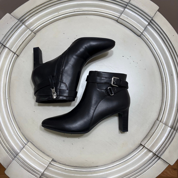 Chaps Shoes - Chaps Black Ankle Boots & Booties Size 6
